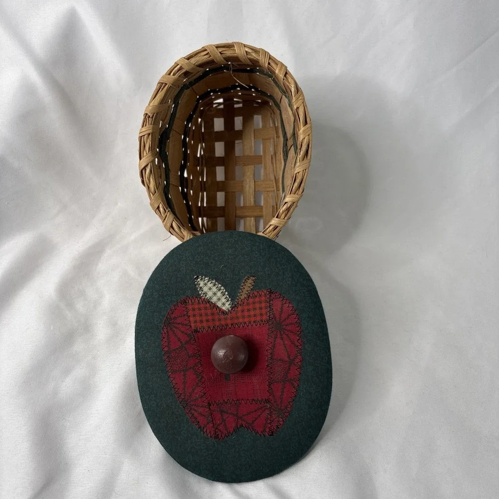 Vtg Cottagecore Woven Wood Apple Baskets w Fabric Patchwork Lids Set Of 2 Rustic